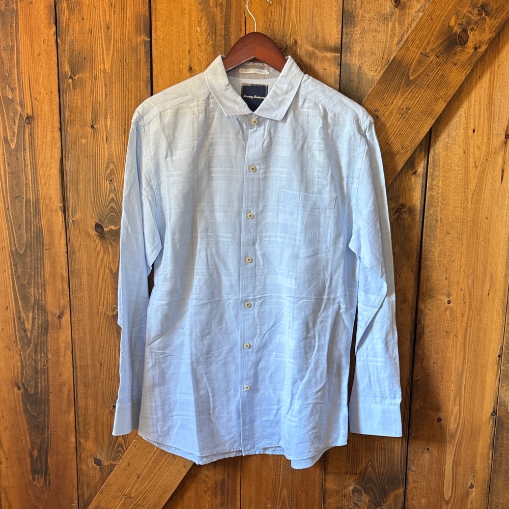Tommy Bahama Men’s Light Blue Casual Linen Blend Button-Down Shirt